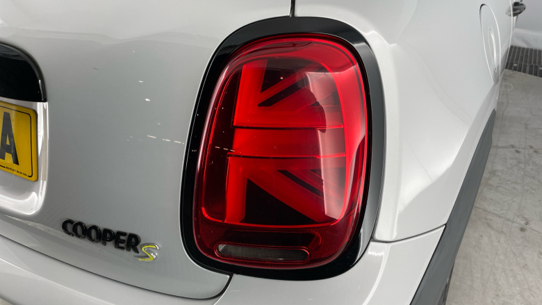 MINI Hatchback 135kW Cooper S Level 3 33kWh 3dr Auto Electric Hatchback